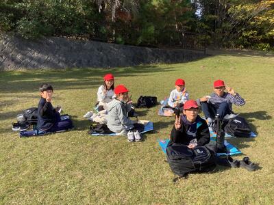 国立淡路青少年交流の家に到着！お天気にも恵まれみんなでお弁当をいただきました。